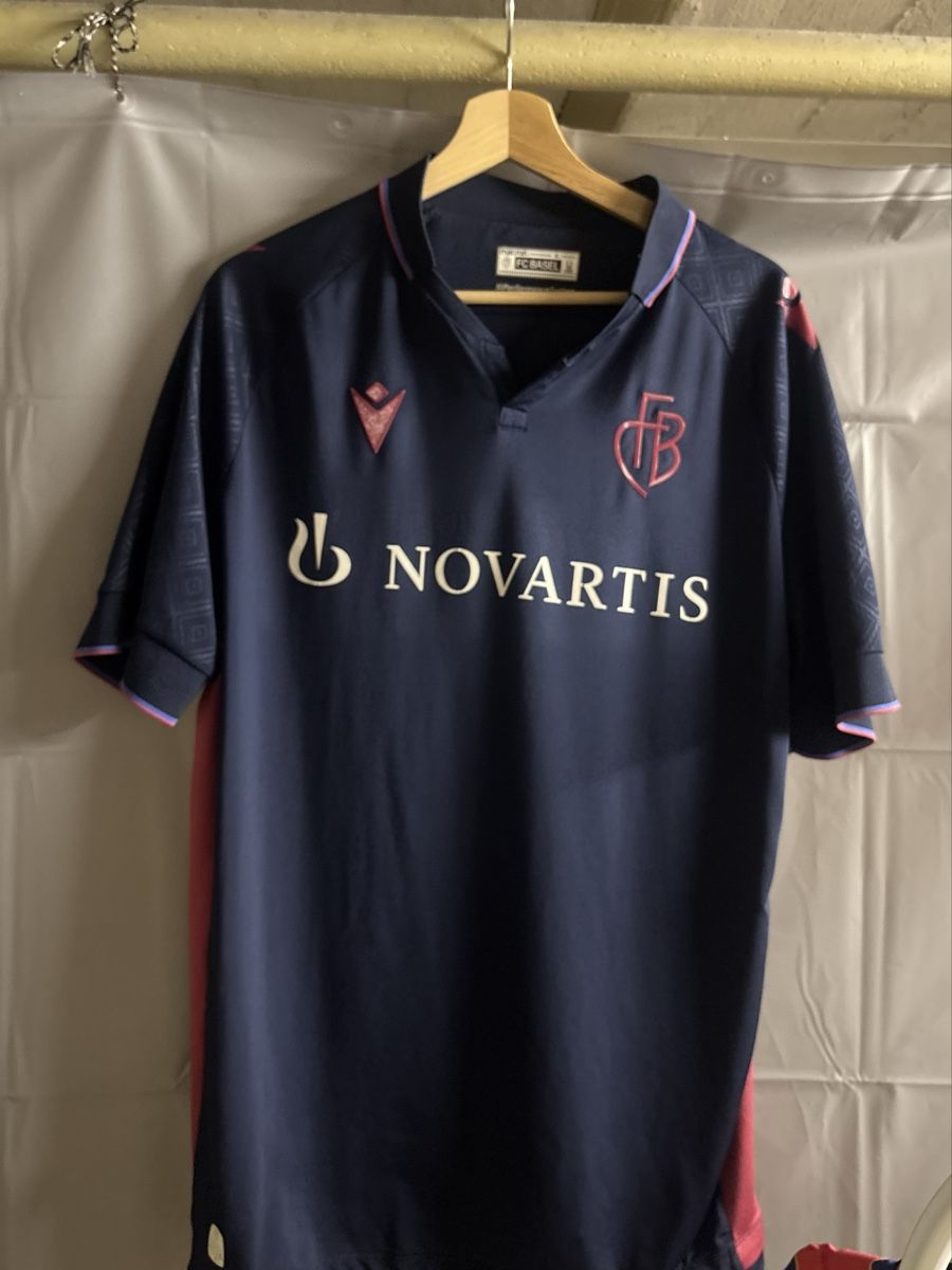 Maillots de corps & Pantalons: Fc Basel Trikot Violett – D'occasion à Basel par eli_n5yh