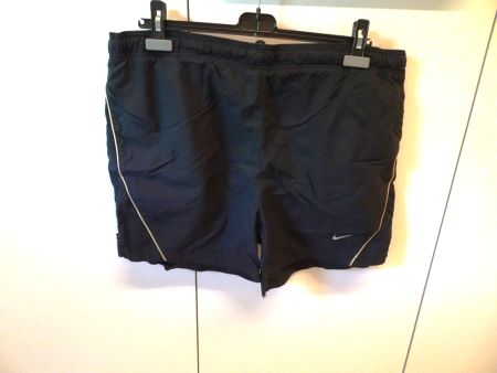 Schwarz-weisse Sport Shorts von NIKE Gr. 54/56 - M396