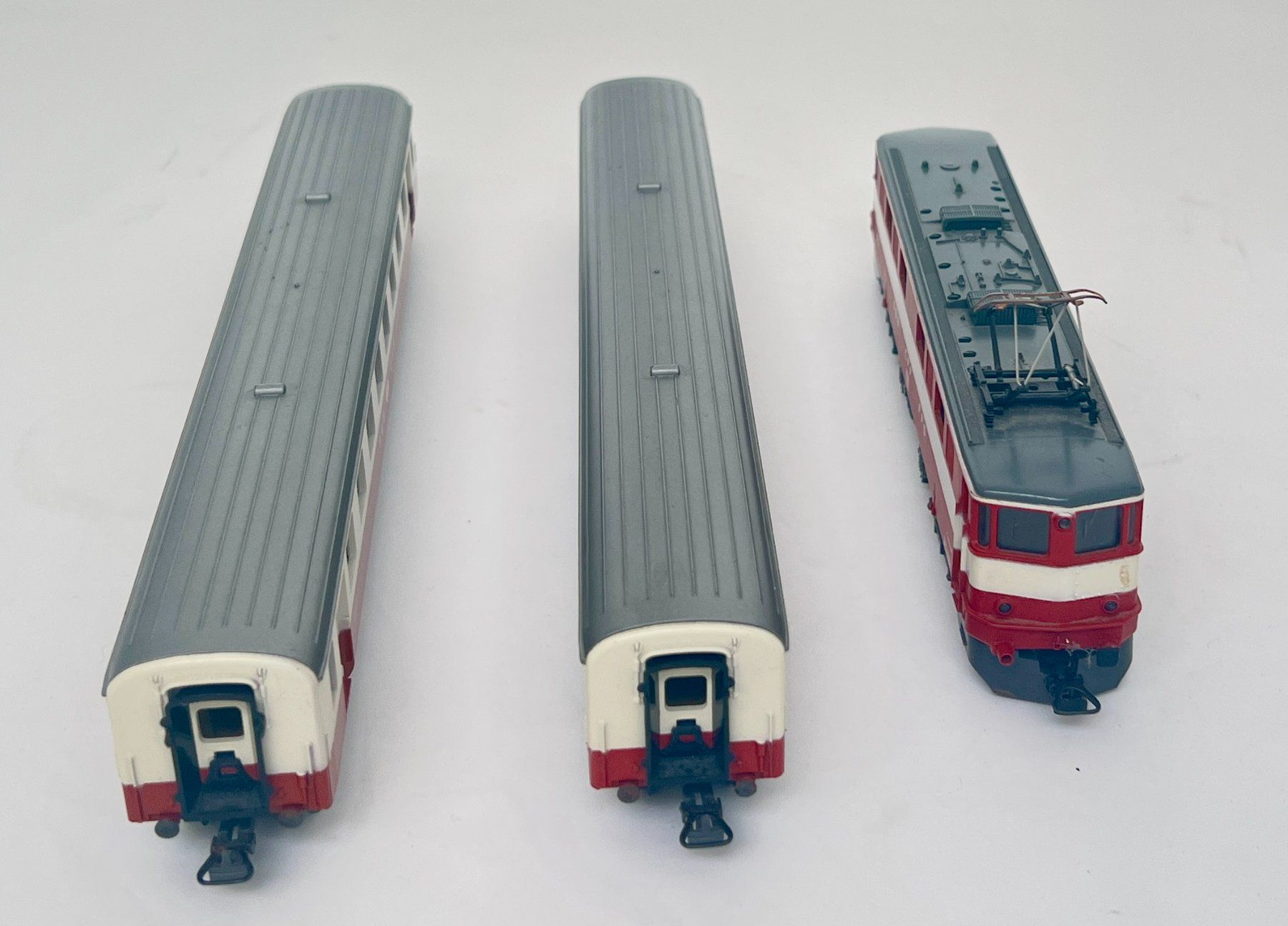 Lima Modelleisenbahnen: Lok mit zwei Wagen von Lima – Defekt aus Zürich von Drahtzug 5