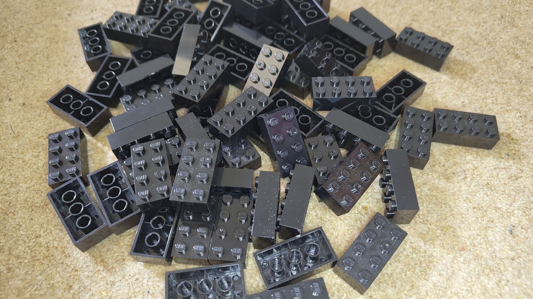 Lego Kit di costruzioni: 2x6 Black Building Bricks 200 Pieces Blox - Lego compatible – Nuovo (secondo la descrizione) da Glattbrugg venduto da har_jgc7