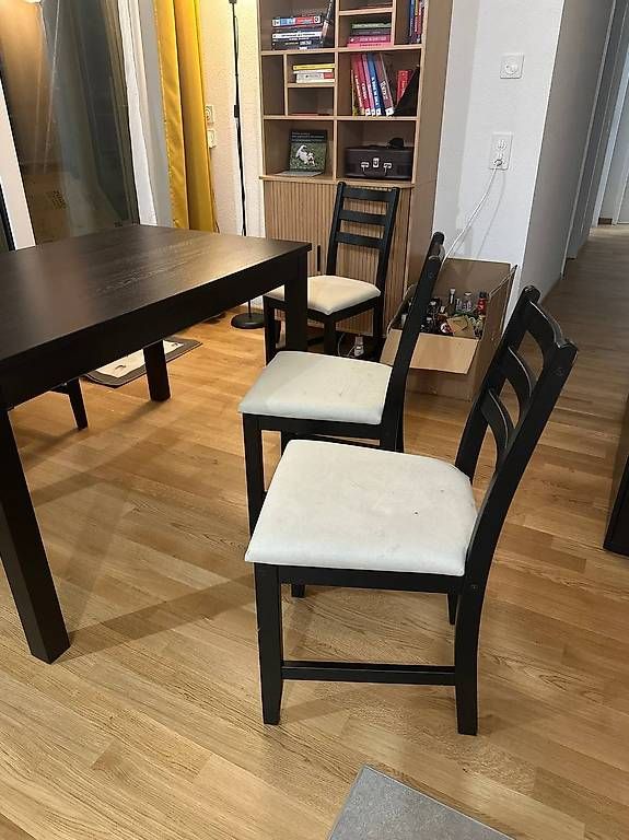 Set di tavolo e panche:  Table extensible + 6 chaises DERNIERE OFFRE - demenagement – Usato da Les Acacias venduto da lor_sft9 3