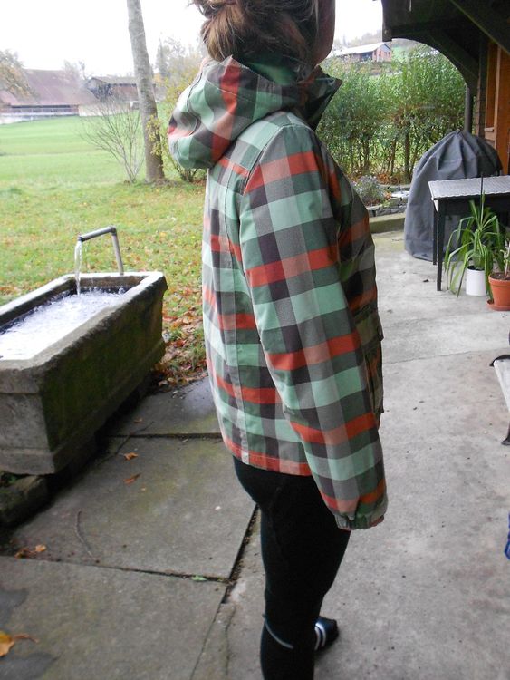 Burton Jacken: Ski-Jacke von Burton, grün- orange-braun kariert, Grösse M – Gebraucht aus Buttisholz von Simone_n 3
