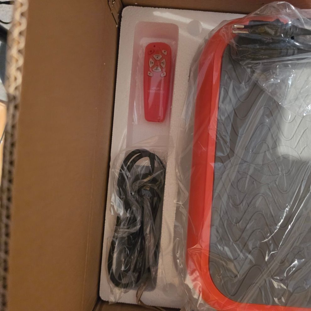 Vibroshaper Vélos d'appartement: VIBROSHAPER MIT SCHWEIZER STECKER – Neuf avec emballage d'origine à Dintikon par bonita099 1