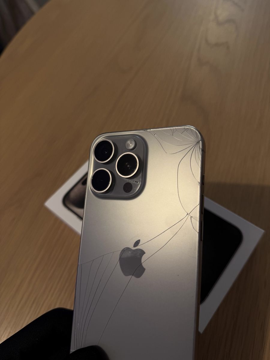 Apple Telefoni cellulari / Smartphones: iPhone 15 Pro Max 256 GB – Usato da Bern venduto da psh_h9rb 3