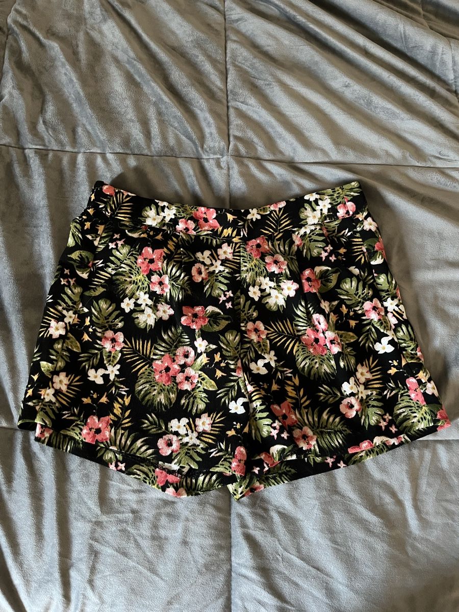 Pantalons: Short – D'occasion à Montsevelier par Duna2210