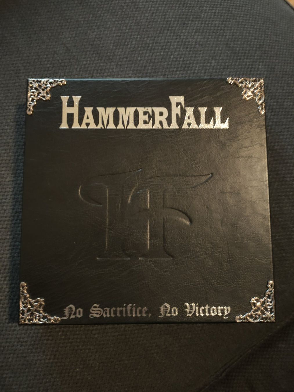 Dischi in vinile: No sacrifice no victory - HammerFall LT Box – Nuovo (secondo la descrizione) da Bremgarten AG venduto da BenjaB