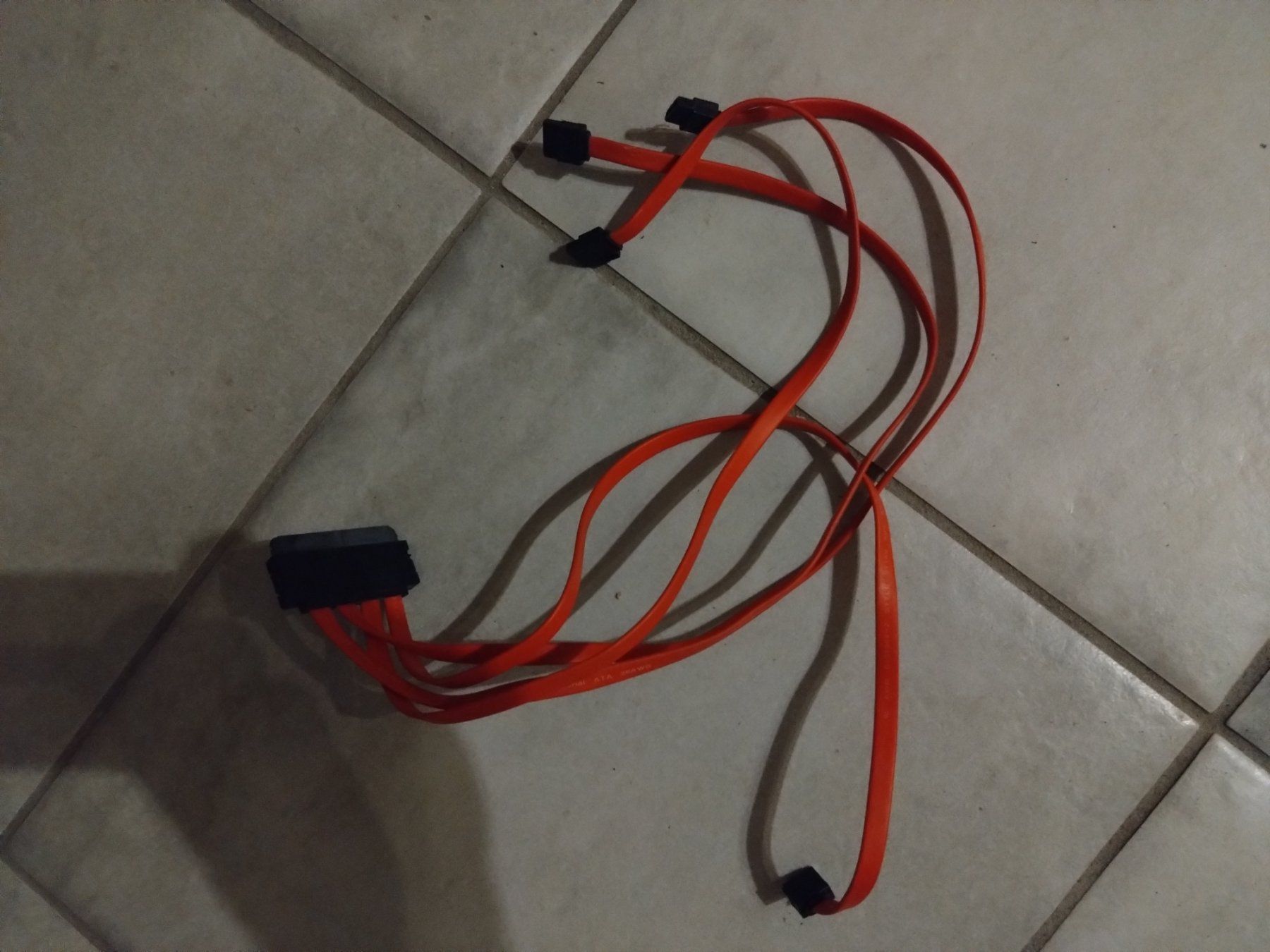 Kabel: SAS SFF-8484 to 4xSATA – Gebraucht aus Begnins von Bazar_Digital