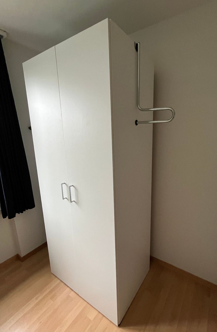 Aussenaufhänger für Schrank, Kleiderhaken, Kleiderstange (Gebraucht) in Zürich für CHF 7 – nur Abholung auf Ricardo kaufen