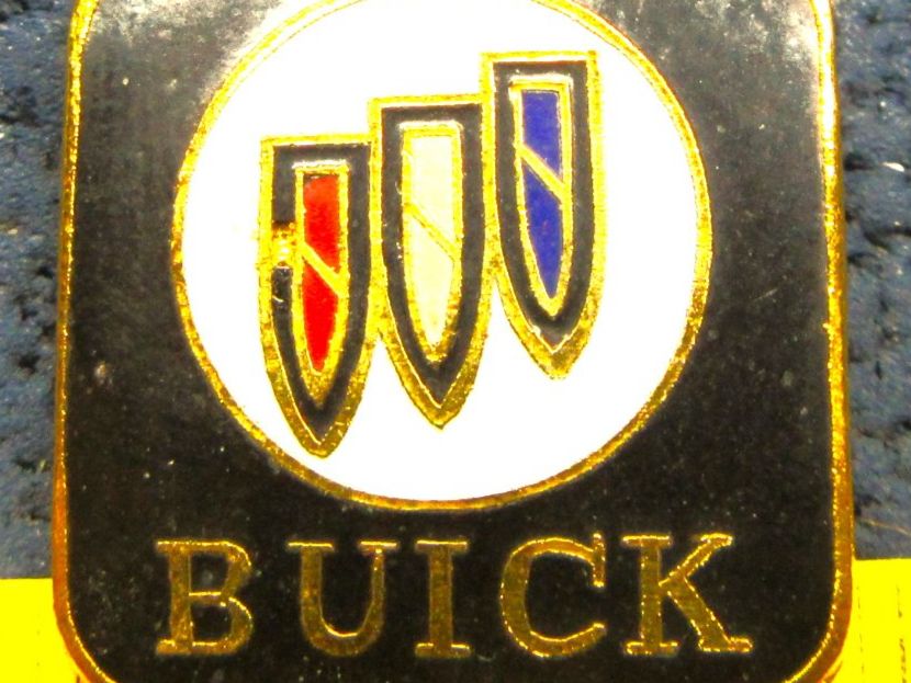 Buick Plaketten & Abzeichen: BUICK AUTO LOGO SCHMUCK-PIN ENAMEL GOLDIG – Gebraucht aus Ettingen von Hausi4711 1