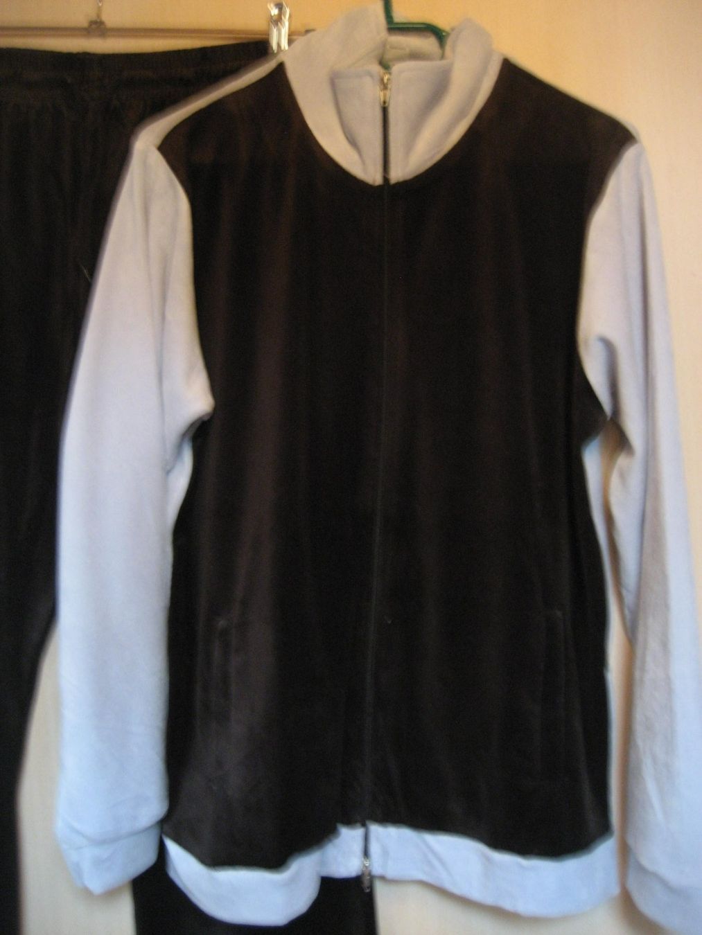 Lotti di vestiti: Ensemble velours doux homme taille M neuf – Nuovo e nell'imballaggio originale da Delémont venduto da marryb 1
