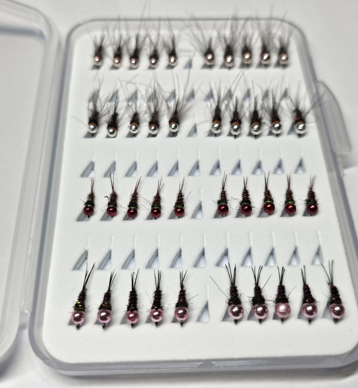 Esche: Box mit 40 kleine Tungsten Nymphen – Nuovo (secondo la descrizione) da Degersheim venduto da HookedOnTheFly 2