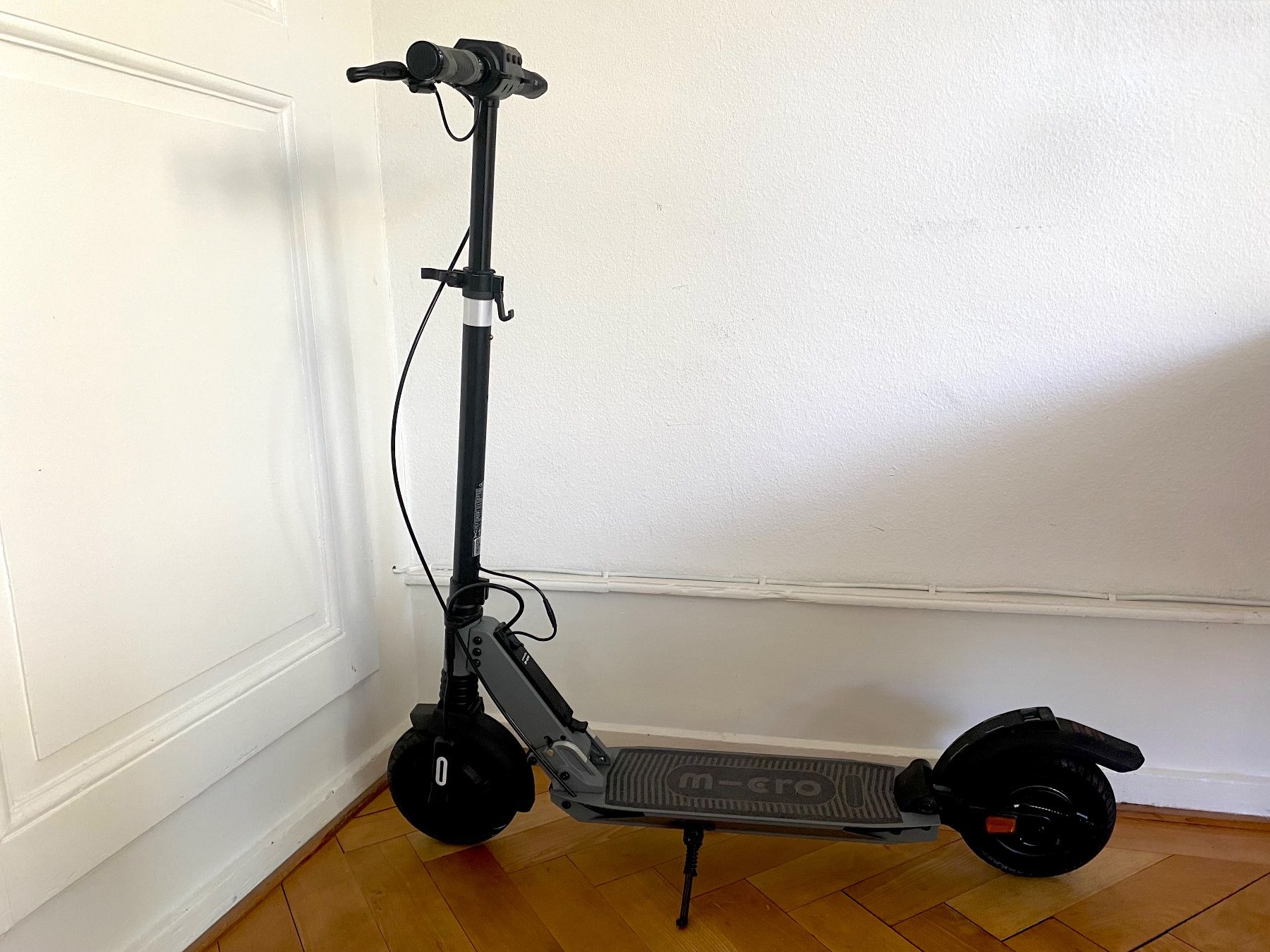 Micro Kickboard: Micro E-Scooter Micro II kaum gebraucht – D'occasion à Bern par Navarese