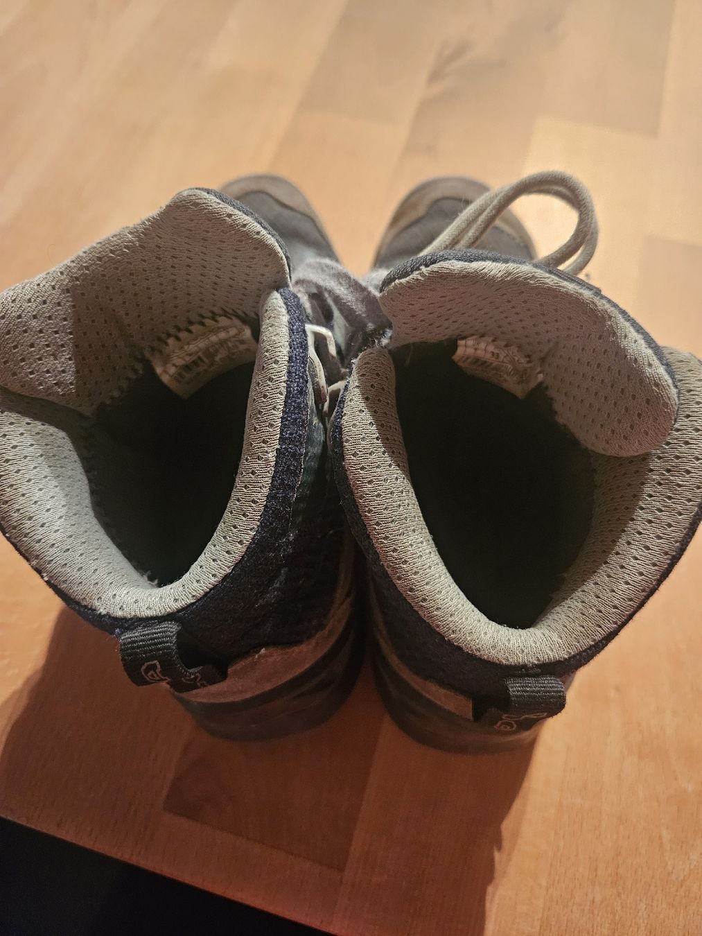 Lowa Scarpe per ragazzi: Kinder Wanderschuhe von Lowa, Grösse 33 – Usato da Spiez venduto da ann_y7bb 2