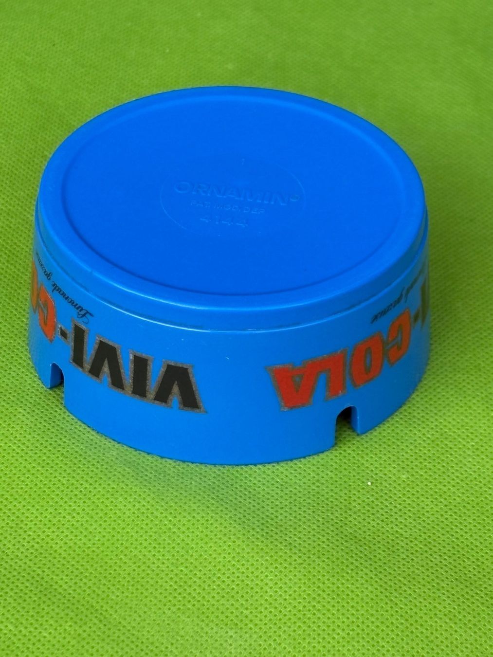 Ornamin Portacenere: VIVI  COLA Aschenbecher Ornamin – Usato da Wil SG venduto da rolandsflohland 4