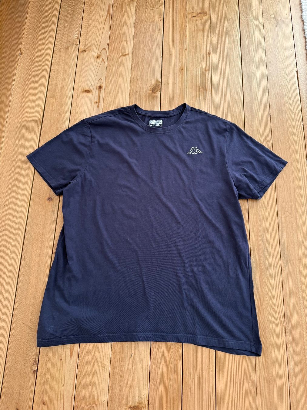 Kappa T-shirt: Kappa T-Shirt mittelblau – Usato da Luzern venduto da Mamutpe