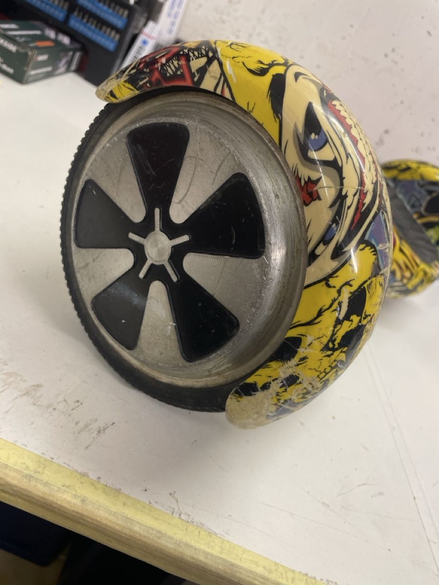 Hoverboard: Hoverboard mit Graffiti-Design gebraucht ( mit Ladekabel) – Usato da Frauenfeld venduto da sve_r5qv 4