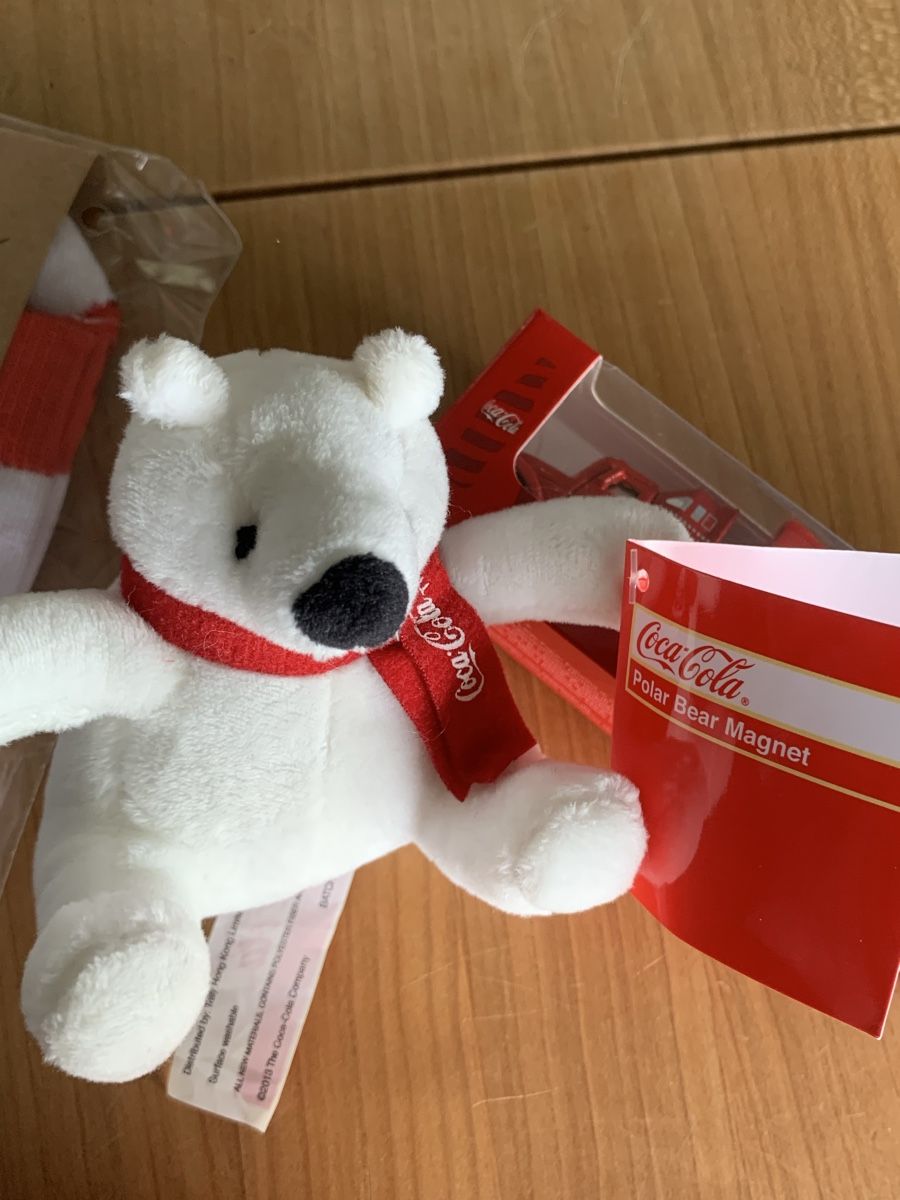 Statuette: Coca Cola Merch Bundle , Eisbär, Socken, Truck, Magnet – Nuovo (secondo la descrizione) da Aarwangen venduto da ChristineHoKa 4