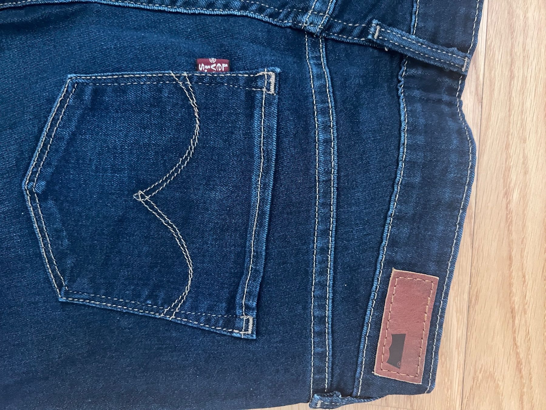 Levi's Jeans: Levi's Slight Curve, Taille 28, Jean – Nuovo (secondo la descrizione) da Lausanne venduto da monaliza1998 4