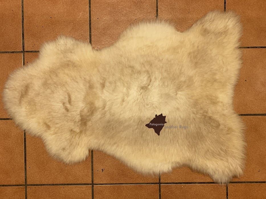 Tappeti: Lammfell Teppich Supersoft Champagne – Nuovo e nell'imballaggio originale da Arbedo venduto da patagonialeatherrugs 3