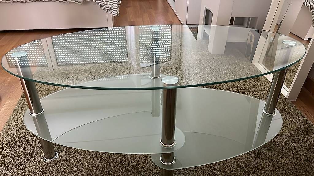 Sofas: Table basse et canapé à l etat neuf. – D'occasion à Petit-lancy par xplod 1