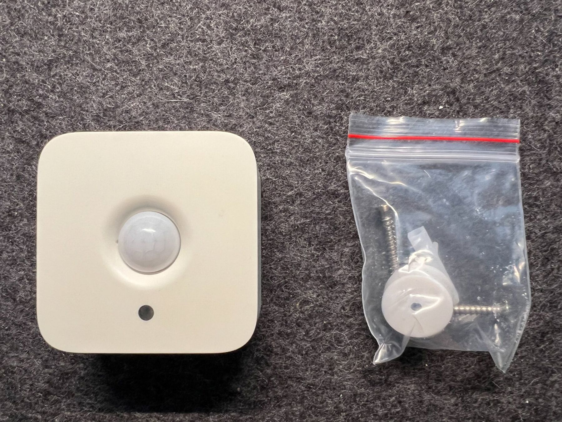 Philips Interruttori: Philips Hue Motion Sensor - détecteur de mouvement intérieur – Usato da Genève venduto da PoissonBlue