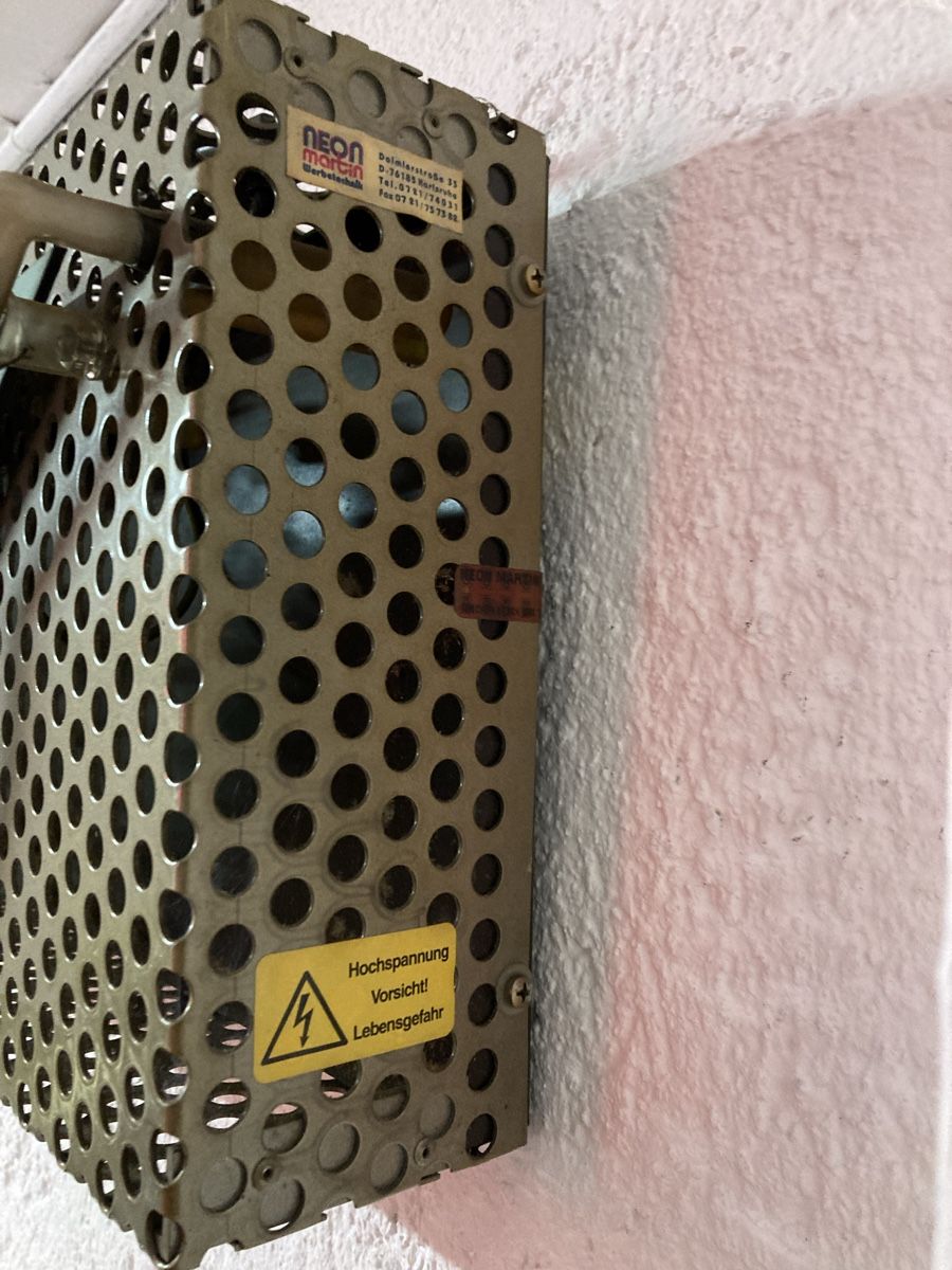 Lampade: Leuchtreklame Neon Hoepfner Pilsner – Usato da Brittnau venduto da Paptor 6