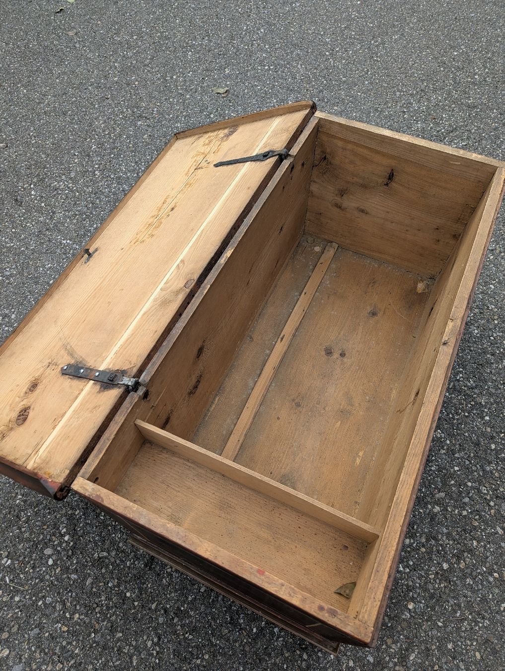Truhen: Bemalte Holztruhe – Gebraucht aus Lüsslingen von Famshop 2