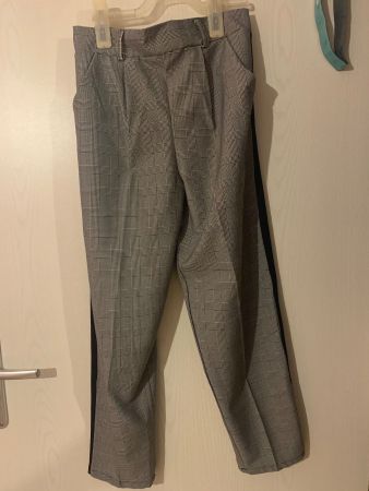 Stoffhose mit schwarzem Streifen