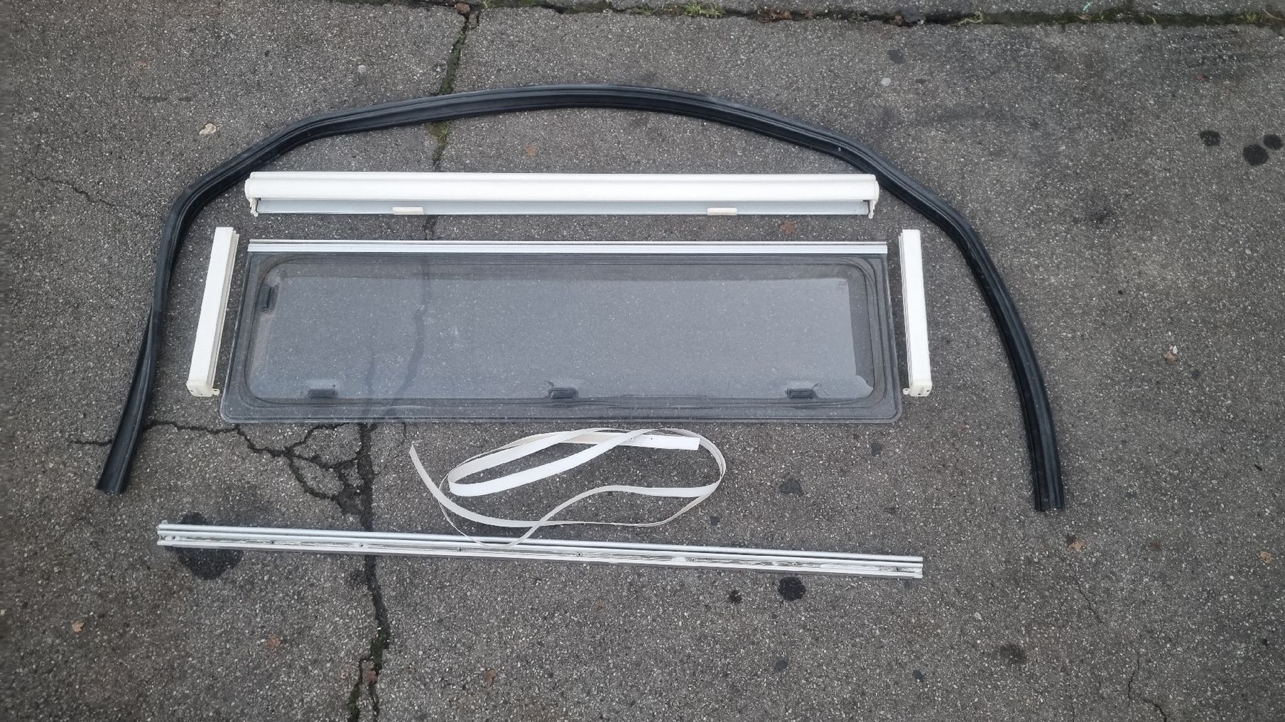 Veicoli da campeggio: Wohnwagen/ Wohnmobilfenster – Usato da Altenrhein venduto da Roduner