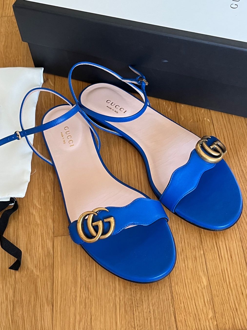 Gucci Scarpe da donna: Gucci Marmont Leder Sandalen – Nuovo e nell'imballaggio originale da Zürich venduto da Lifestyle1