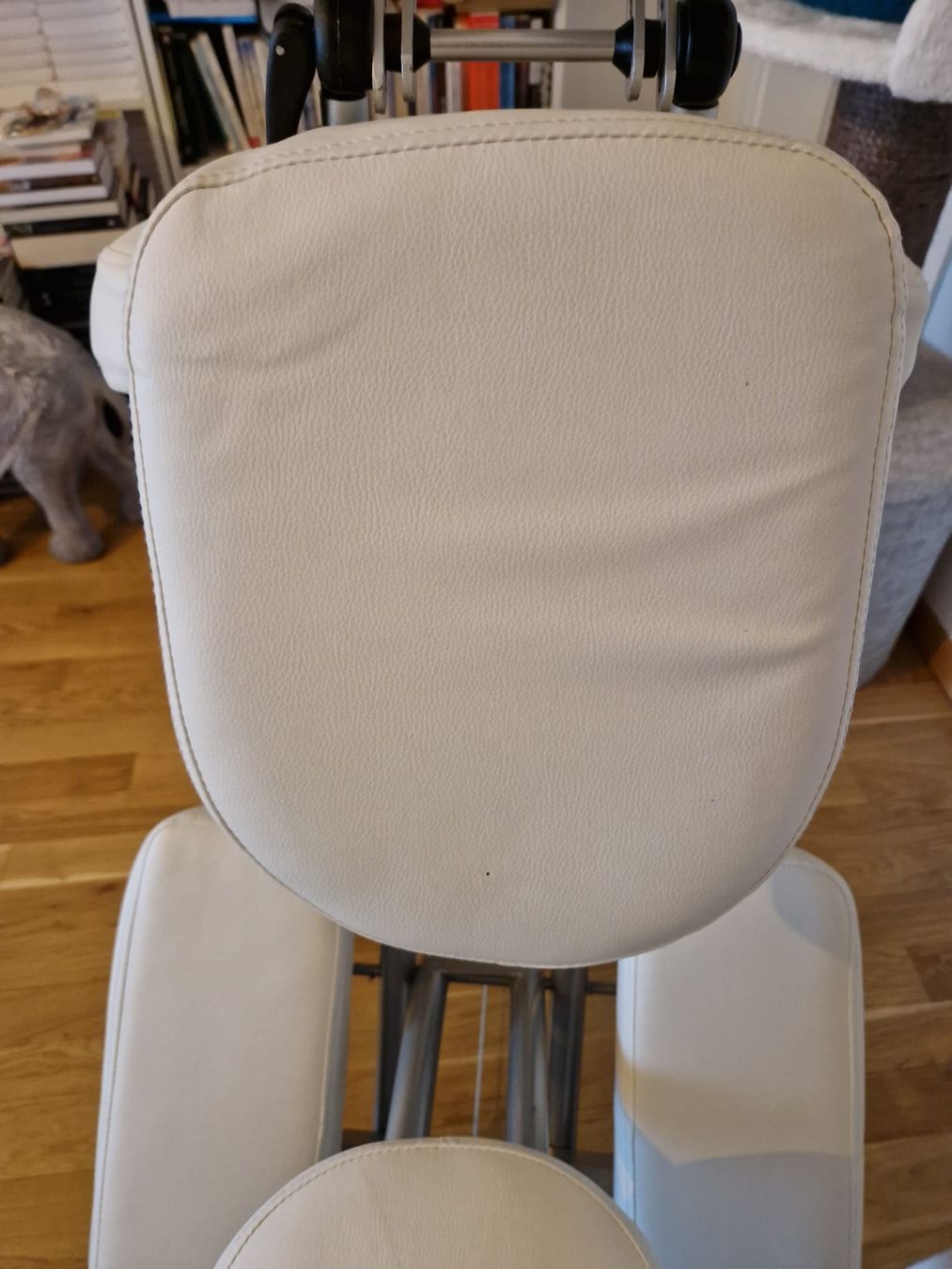 Lettini & sedie per cosmetici: Chaise de massage neuve – Nuovo (secondo la descrizione) da Bulle venduto da janeyreadsonthetrain 2