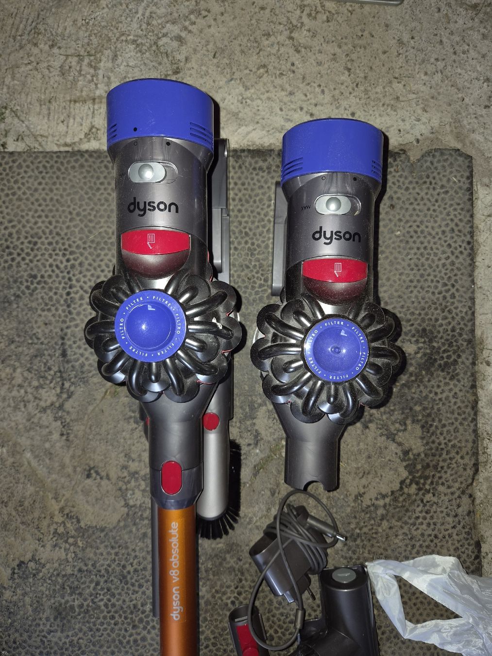 Dyson Aspirapolveri & Accessori: Dyson V8 Absolute Staubsauger mit Zubehör – Usato da Hochdorf venduto da TT_GARAGE 2