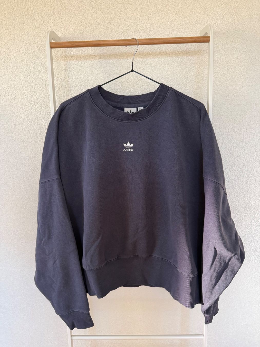 Adidas Pullover & Sweatshirts: Adidas Sweatshirt blau Gr. 40 – Gebraucht aus Kloten von ble_78dj