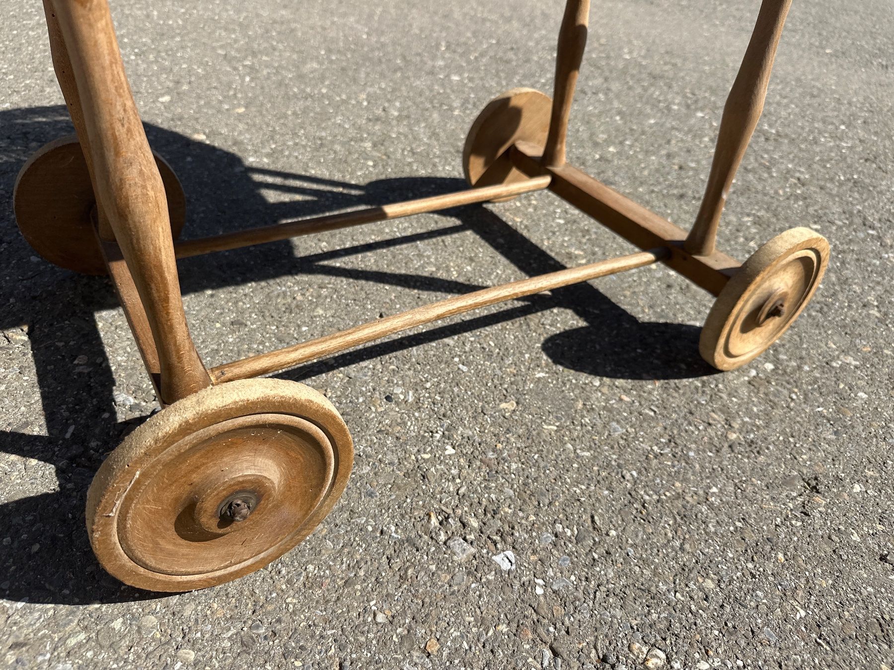 Carrozzine: Holz Kinderwagen, Weidenkorb, gebraucht – Usato da Rapperswil BE venduto da andu12 1