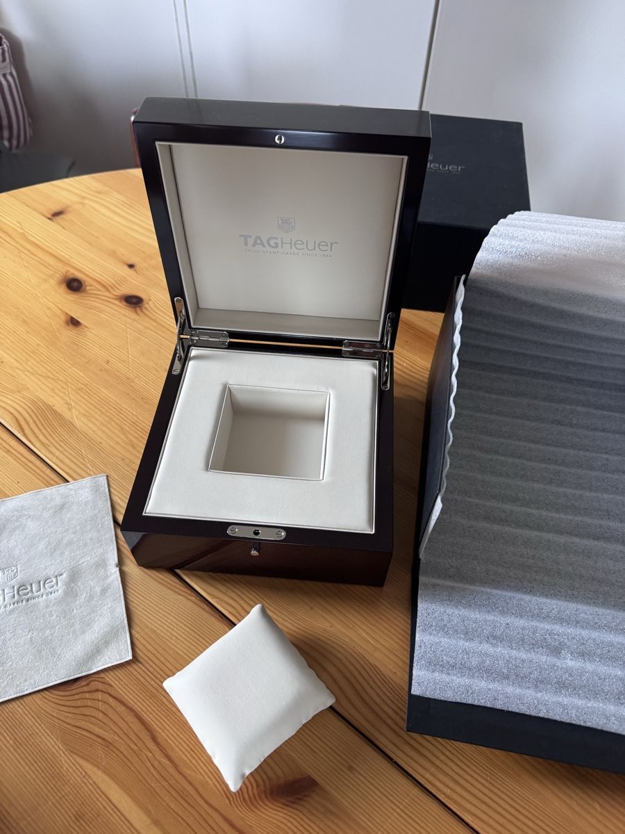 Scatole porta orologi: Boîte TAG Heuer authentique pour montre – Usato da Vésenaz venduto da Angela.C3 2
