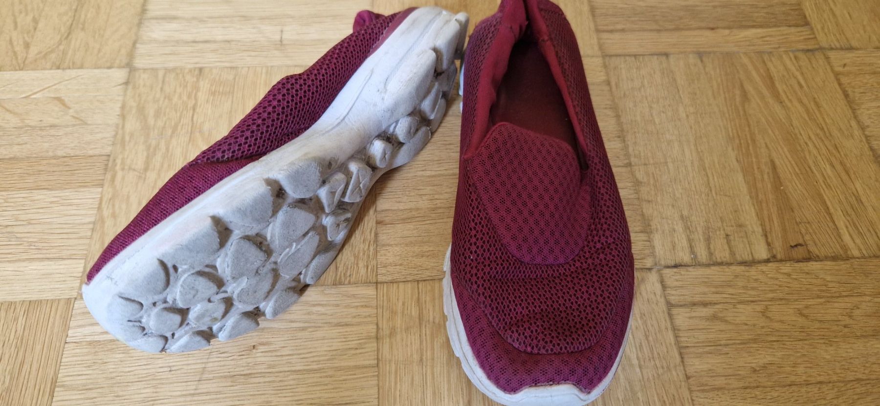 Scarpe da uomo: Sneaker, 2x schwar, 1x rot, Gr. 36 – Usato da Kriens venduto da Evelyne.borth 2