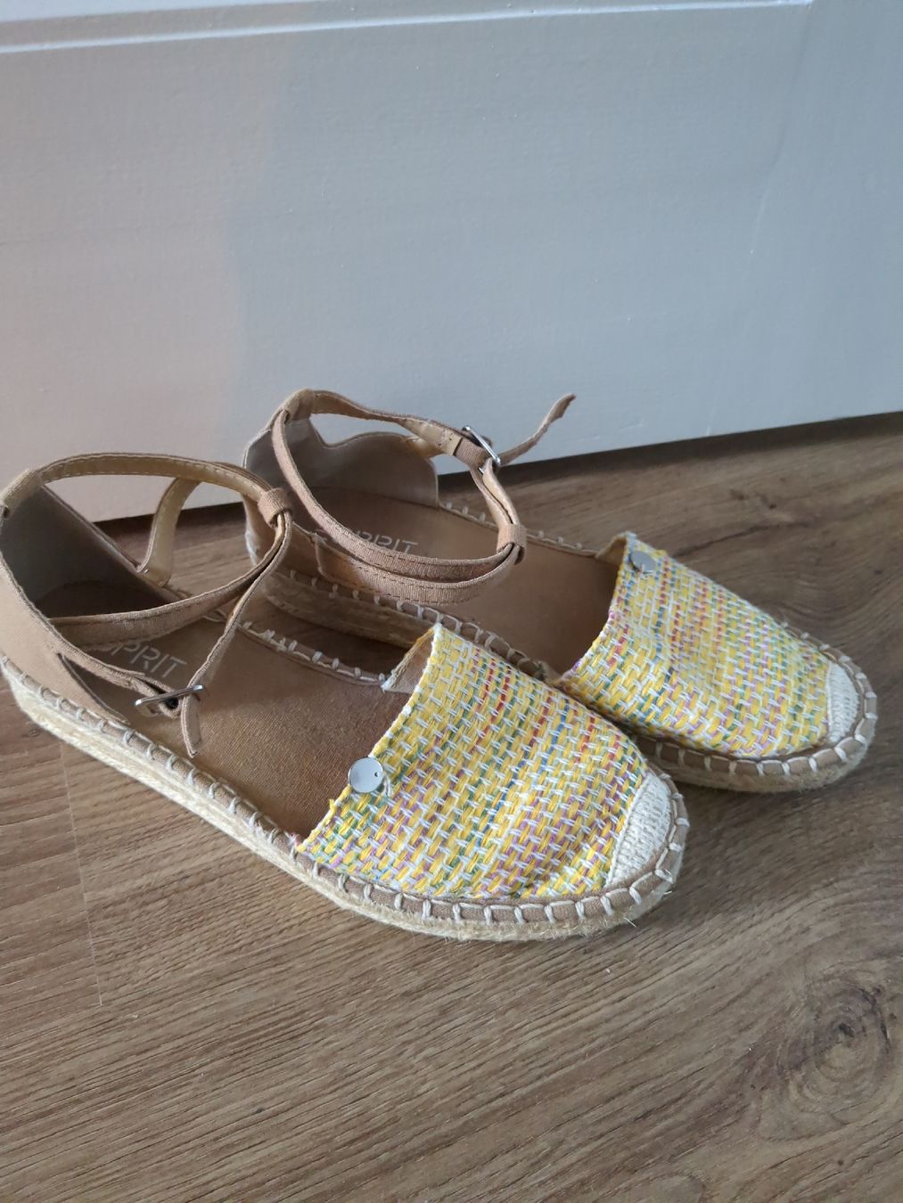 Esprit Chaussures femmes: Sandalen Grösse 39 – D'occasion à St. Gallen par tj19