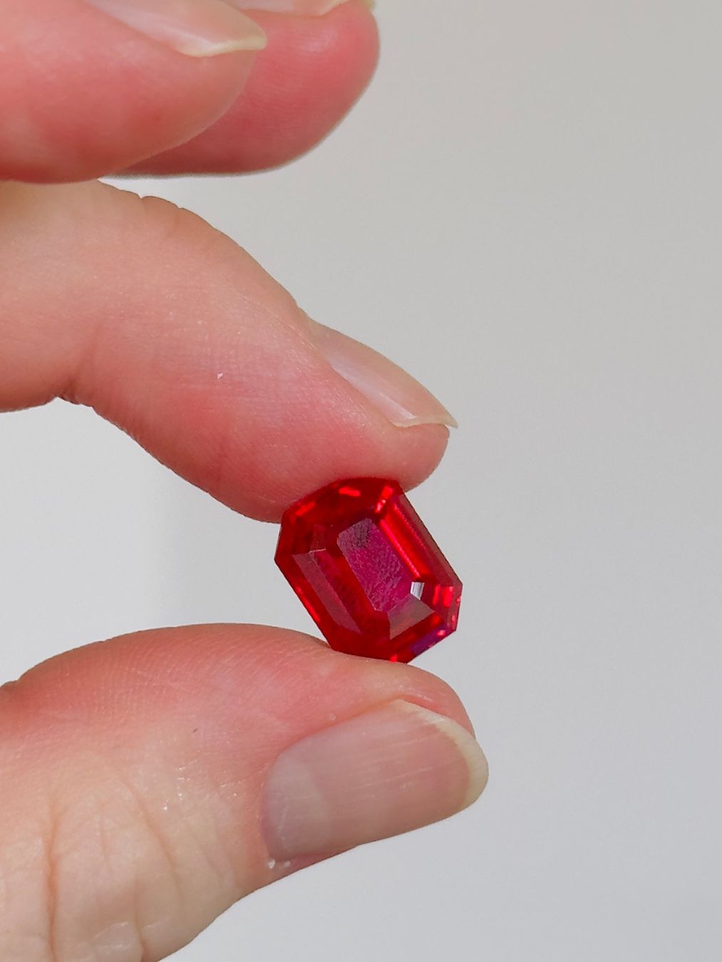 Pietre preziose: 8.10 Ct Loose Gemstone Certified – Nuovo e nell'imballaggio originale da Genève venduto da AWWA 2
