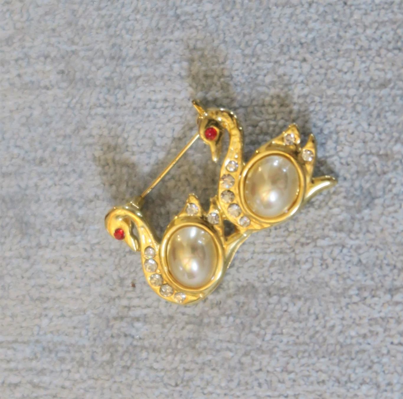 Broches & Aiguilles: Brosche Schwäne – D'occasion à Brittnau par marlenestone