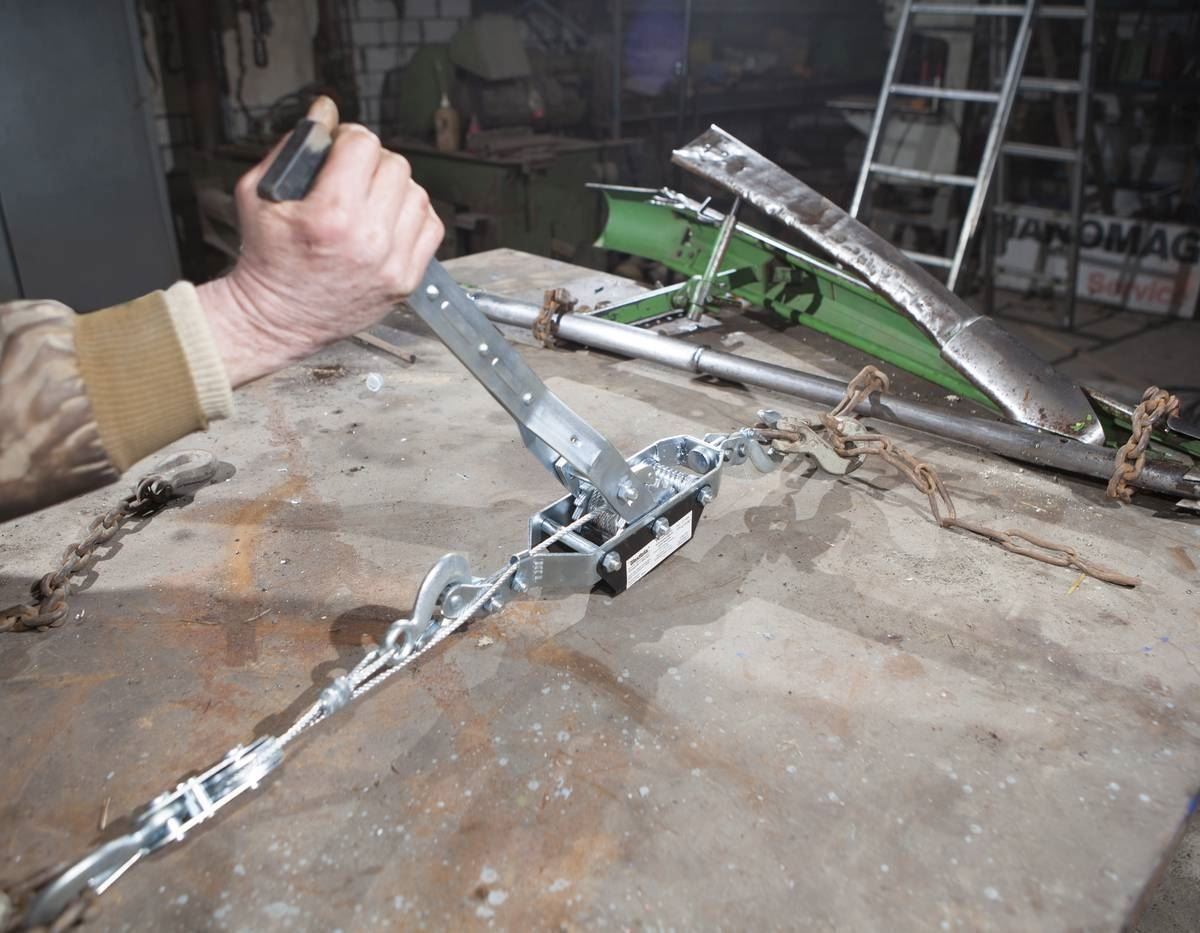 Forst Seilwinden & Rückzangen: technocraft Seilzug Spanngerät, 2000 kg Zugkraft – Neu und originalverpackt aus Koppigen von Bracher_Mail-House 3