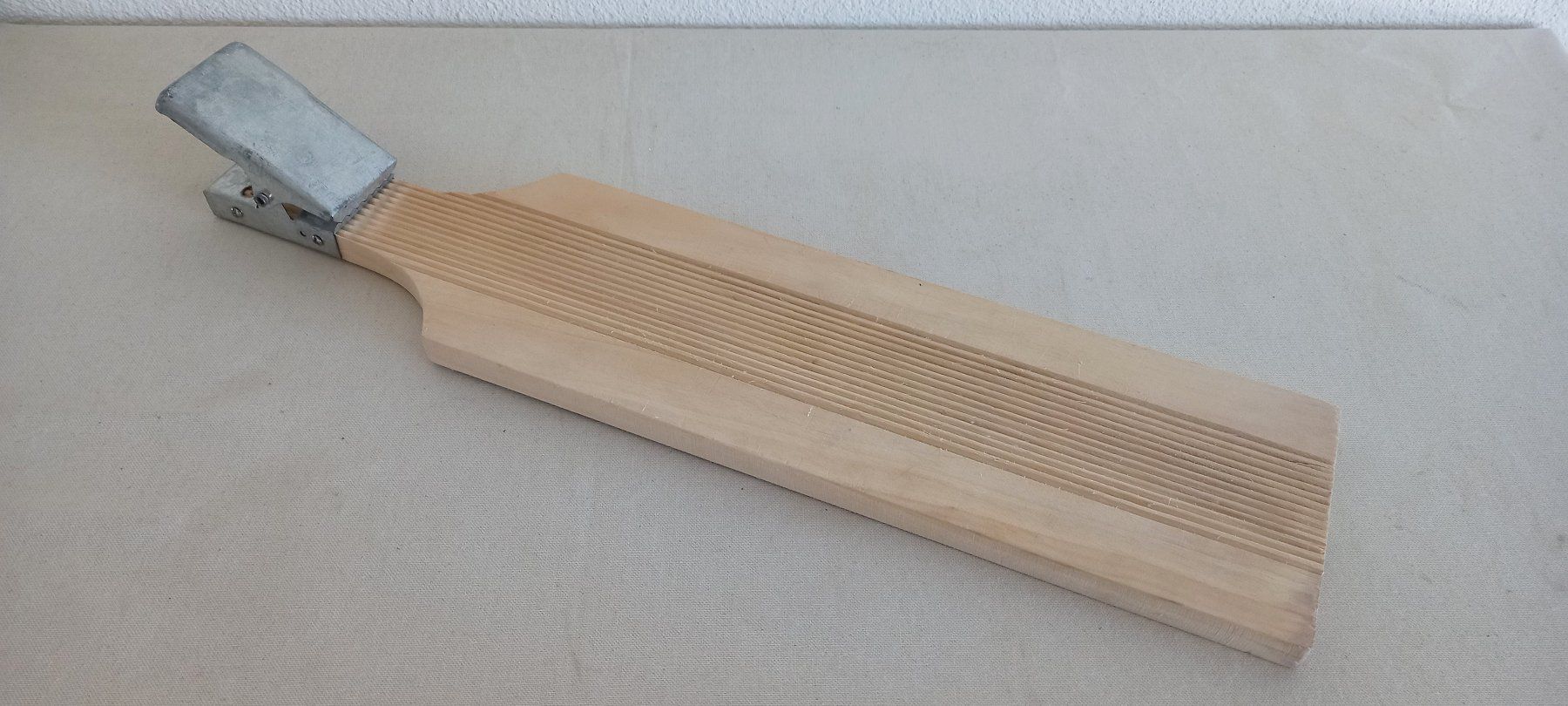 Articoli in legno: Holz-Filetierbrett, extra Gross - 59 x 13,5 cm – Usato da Thun venduto da Nordkapp
