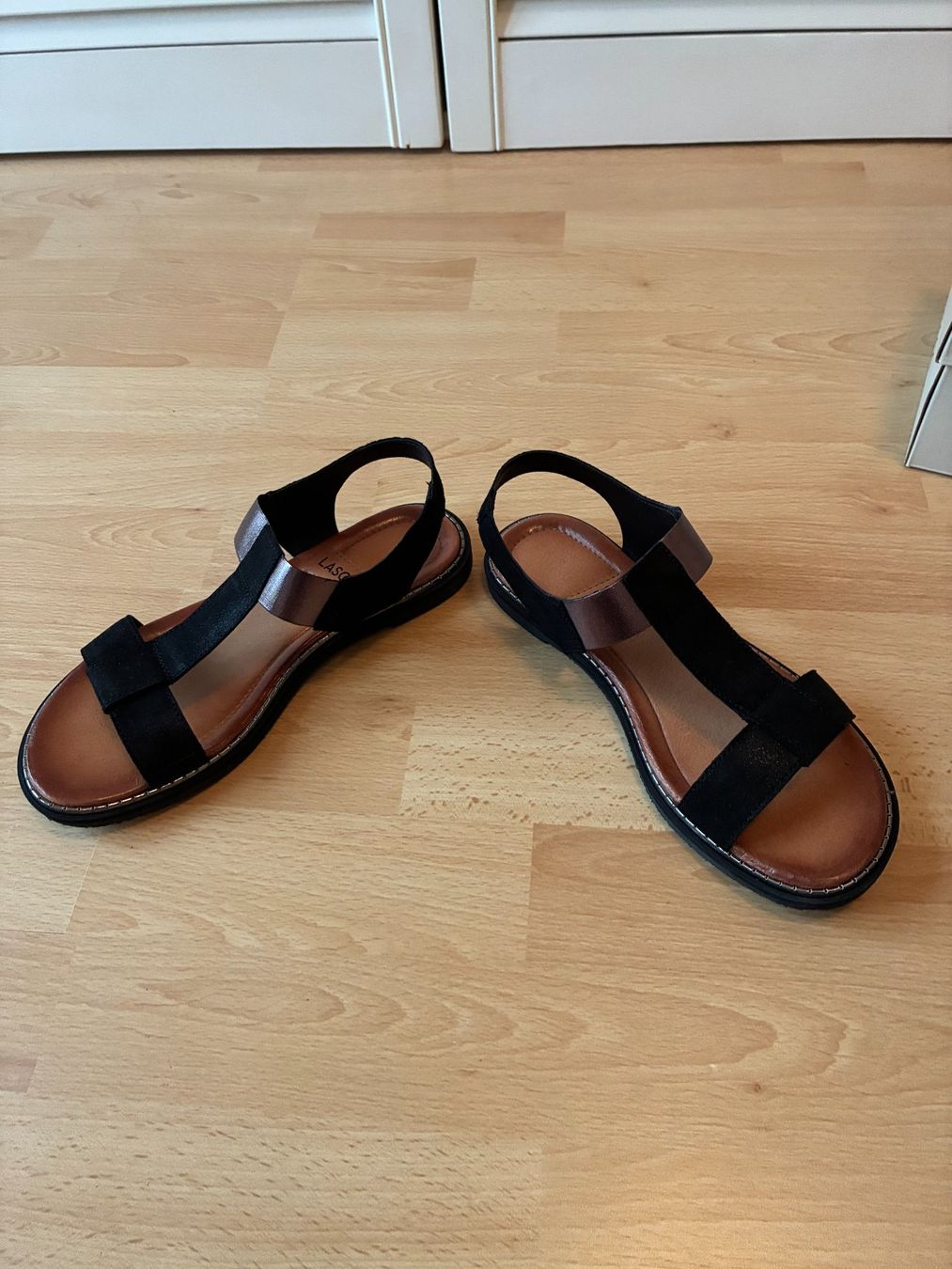 Scarpe da donna: Sandalen Gr.37 – Usato da Cormagens venduto da grizli13 1