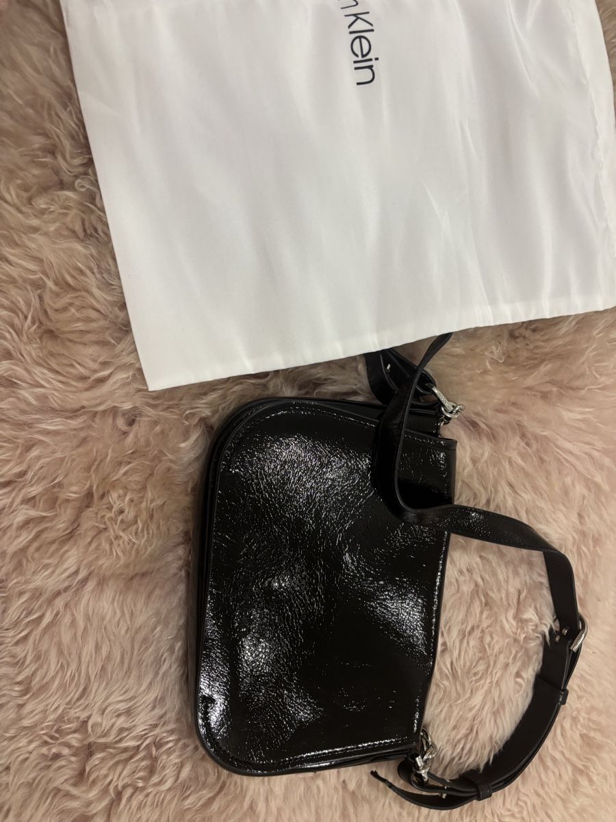 Calvin Klein Borse da donna: Calvin Klein Tasche Lackleder Schwarz mit Staubbeutel – Usato da Tann venduto da Dina.q