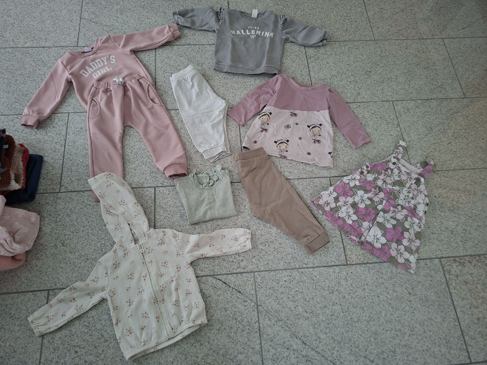 Lotti & Set di vestiti: Kleiderpaket Grösse 80 – Usato da Siebnen venduto da tijuana02