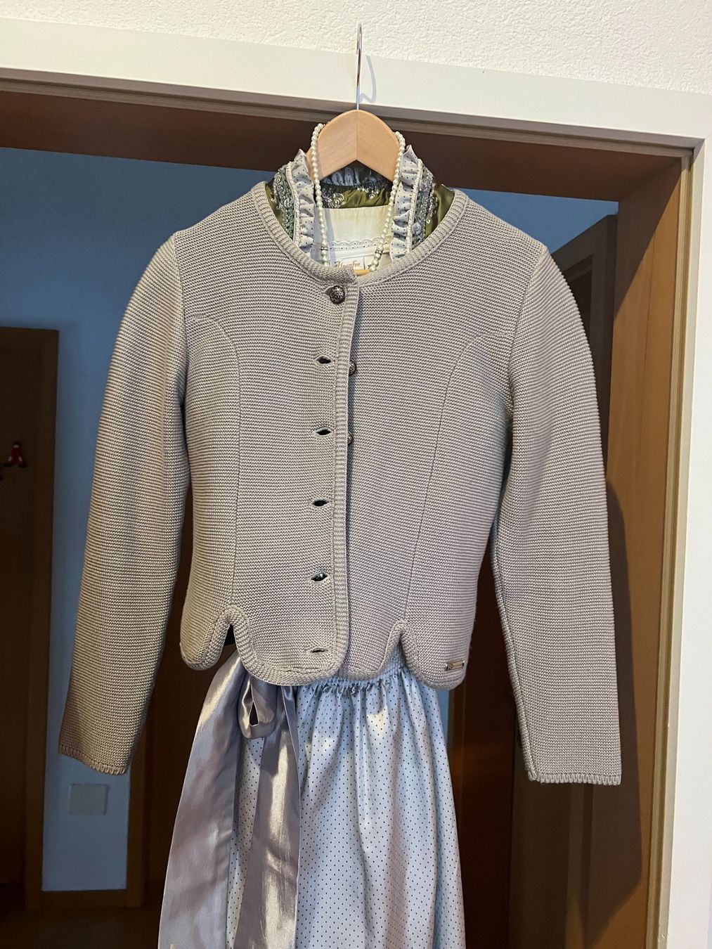 Kleider: Dirndl Marke Krüger Gr. 36 – Gebraucht aus Niederneunforn von Jakarta 2