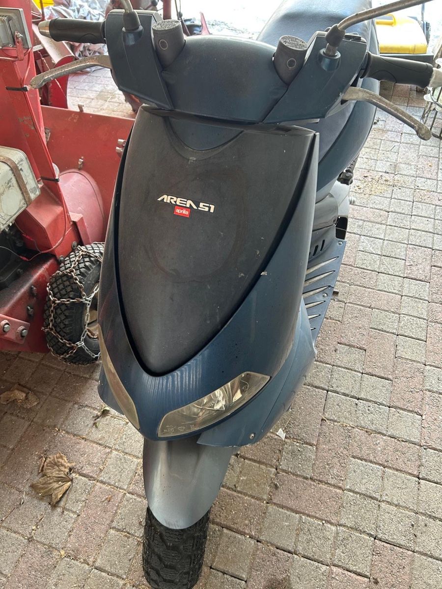 Aprilia Autres: Roller Aprillia 50 ccm 30 km/h – Défectueux à Brienz BE par mat_cj8m 2