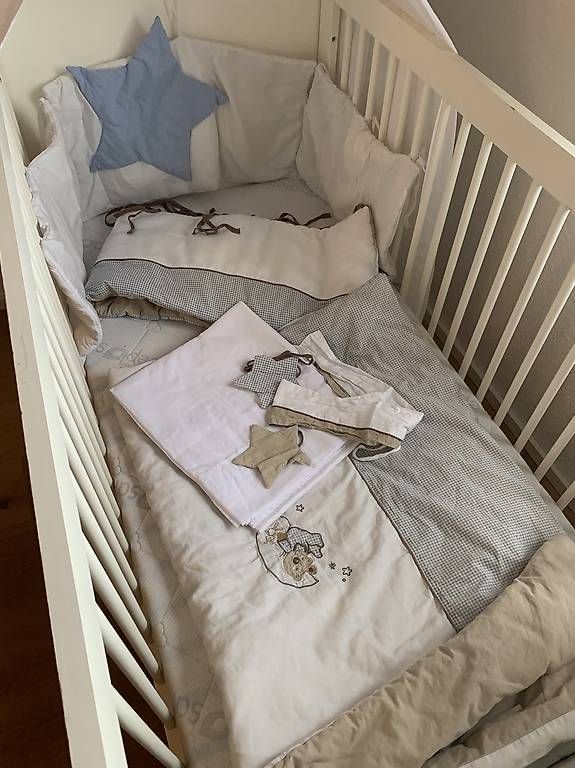 Letti: Babybett weiss mit Himmel + Zubehör – Usato da Bottenwil venduto da TheGrand 1
