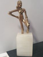 Bronze Figur „Dancing Girl of Mohenjo Daro“ auf Marmorsockel