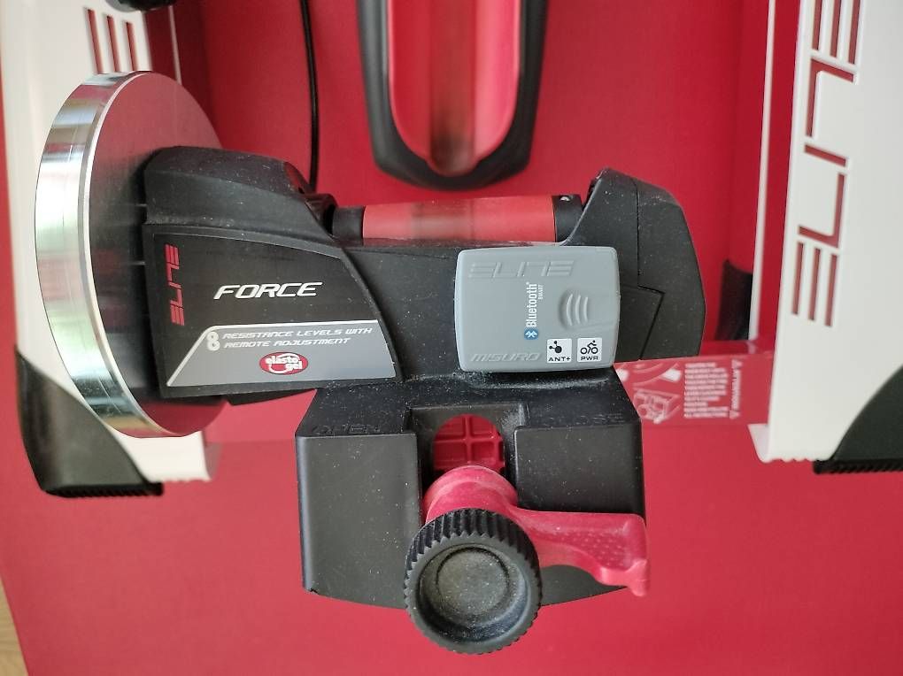 Vélos d'appartement: Rollen-Trainer Elite mit Elite-Matte in rot – D'occasion à Muri AG par goodmood17 3