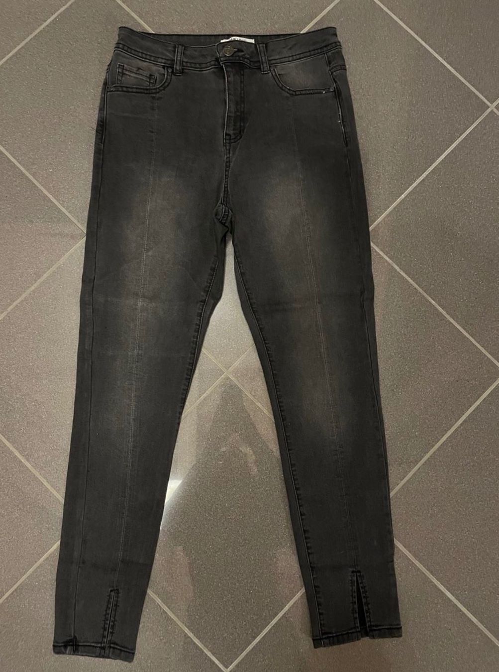 Jeans: Jeans mit Schlitzen, Chicoree XS – Nuovo (secondo la descrizione) da Wetzikon ZH venduto da dor_rmq2